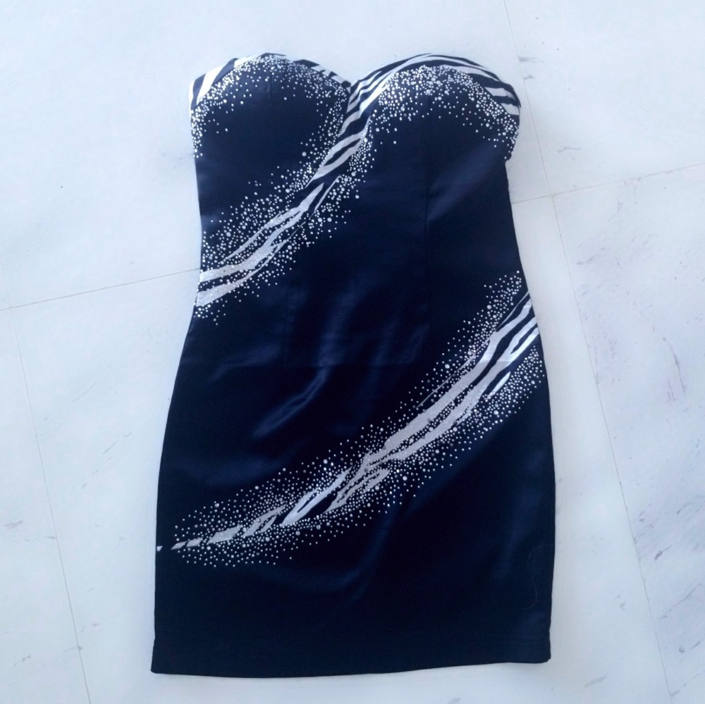 Black strapless rhinestones dress 💜🖤💜🖤